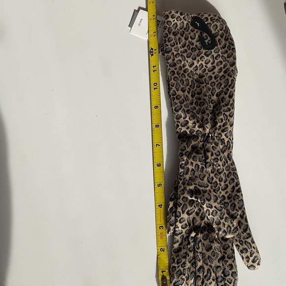 Steve Madden Long Animal Print Gloves. NWT - Picture 8 of 9